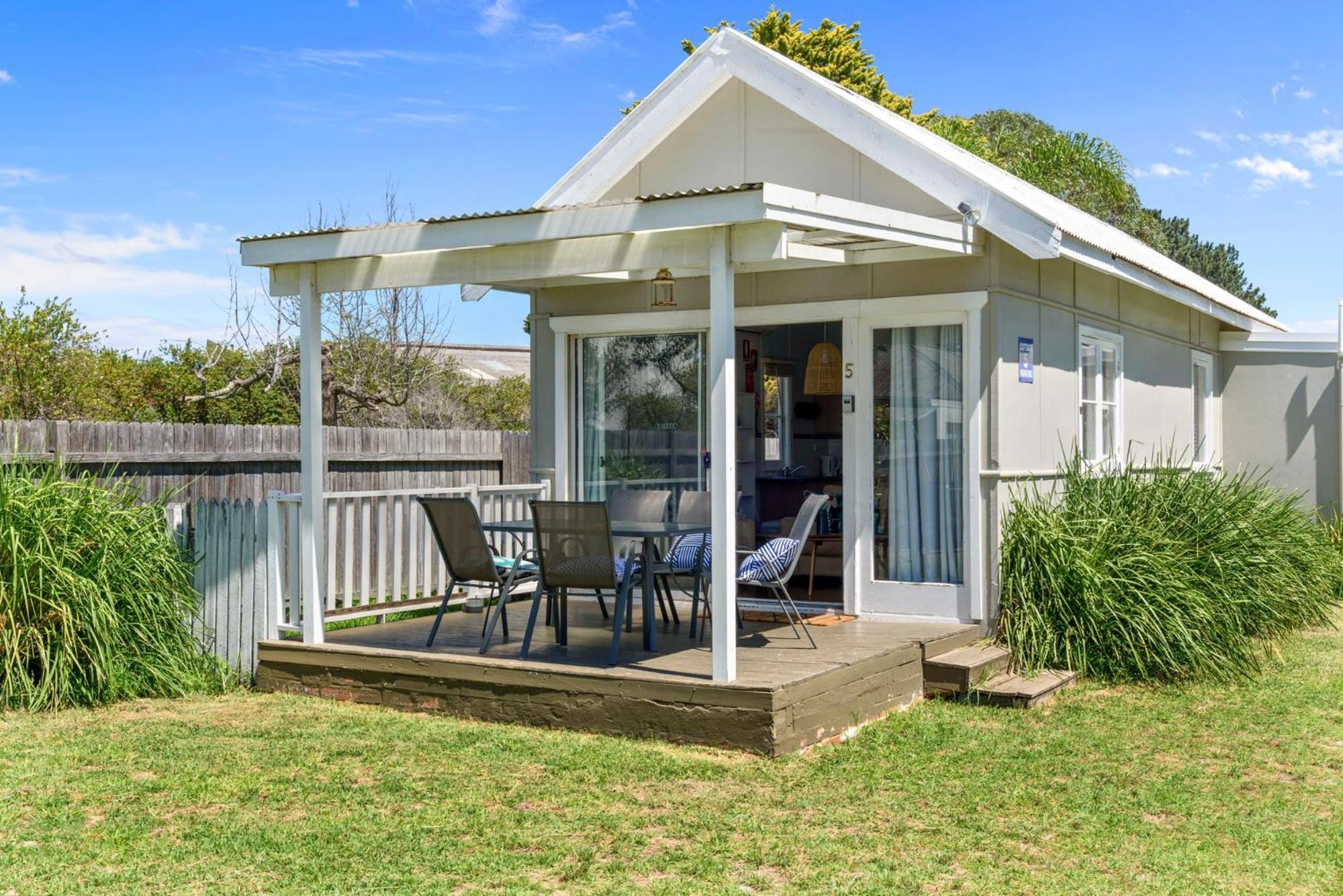 Calm Waters Waterfront Cottages Sussex Inlet Room photo